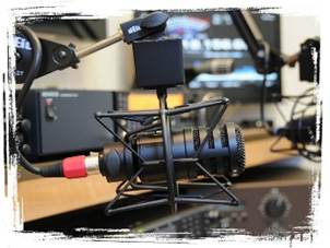 Afbeelding met Hoofdtelefoon, Geluidsapparatuur, Elektronisch apparaat, elektronica
Door AI gegenereerde inhoud is mogelijk onjuist.